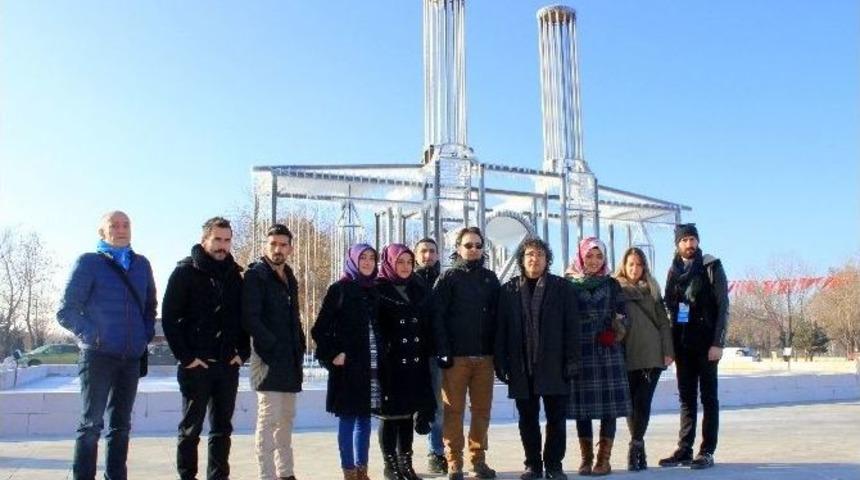 Erzurum&rsquo;un Tarihi &Ccedil;ifte Minareli Medresesini Buzla Yaptı