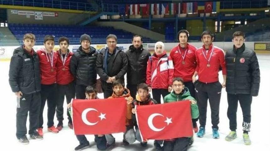 Slovakya&rsquo;da Yapılan 2015 Yılı Danubia Short Track Yarışmasında T&uuml;rkiye İkinci Oldu