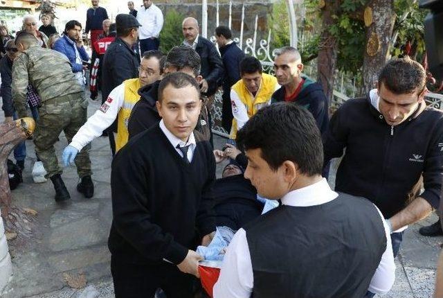 Antalya&rsquo;da Sokak Ortasında Silahlı Saldırı 1