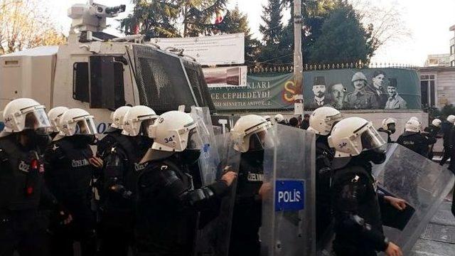 Galatasaray Meydanı’nda İzinsiz Gösteriye Polis Müdahalesi