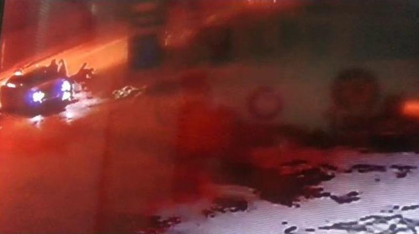 Sakarya&rsquo;da 1 Kişinin &Ouml;ld&uuml;ğ&uuml; Kaza Anı G&uuml;venlik Kamerasına Yansıdı