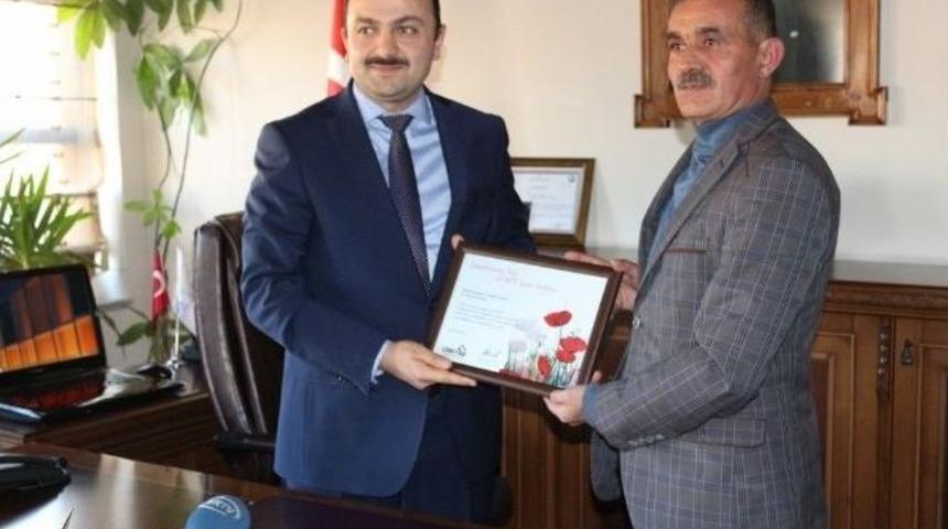 Sağlık M&uuml;d&uuml;r&uuml; Dr. &Ouml;zt&uuml;rk&rsquo;e &ldquo;yaşam Sertifikası&rdquo; &Ouml;d&uuml;l&uuml;