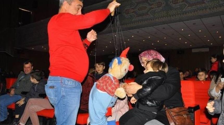 &Ccedil;ocuklar Kukla Tiyatrosu İle Eğlendi
