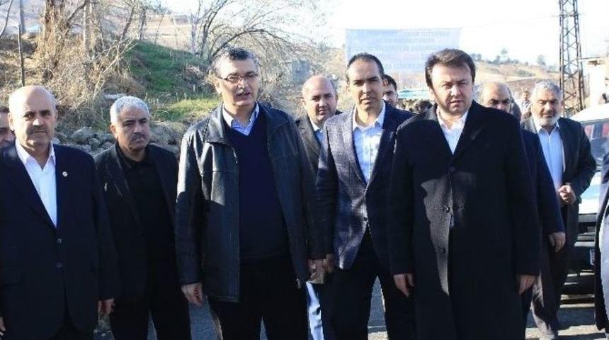 Ak Parti Milletvekili G&uuml;ven&ccedil; Yol &Ccedil;alışmalarını İnceledi