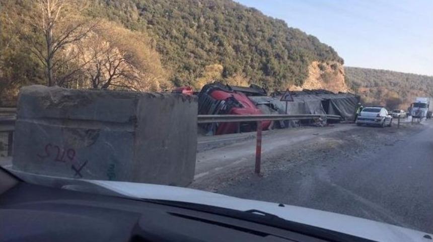 Bursa İstanbul Yolunu Kilitleyen Kaza