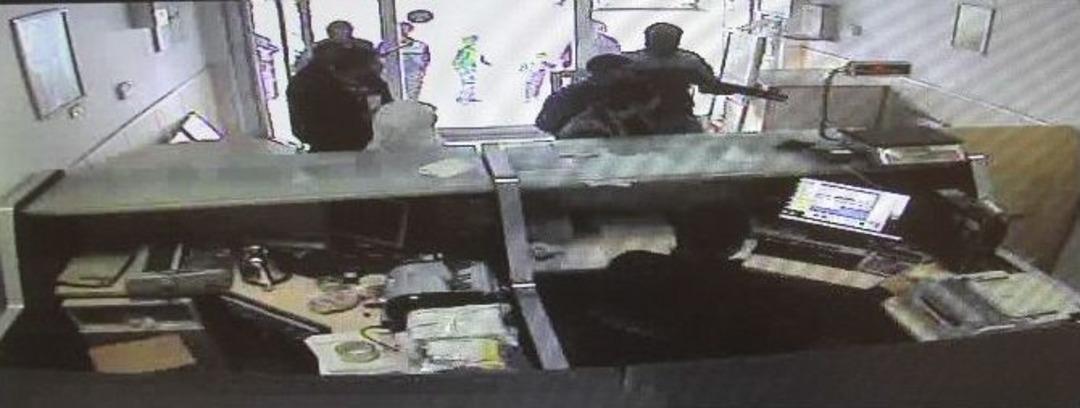 Kadın Şalvarıyla Ptt Soygunu Kamerada