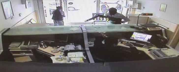 Kadın Şalvarıyla Ptt Soygunu Kamerada G1