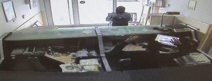 Kadın Şalvarıyla Ptt Soygunu Kamerada G2