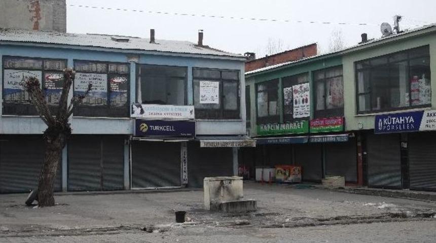 Varto’da Kepenkler Açılmadı