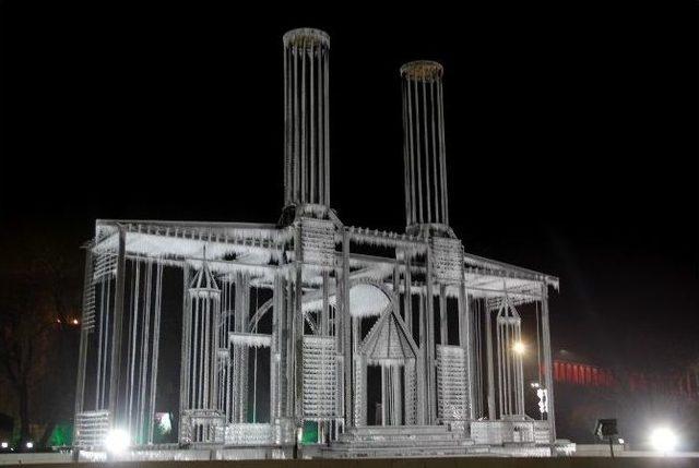 Buzla Yapılan Maket Çifte Minareler Medresesinin Gece Görüntüsü Büyüledi