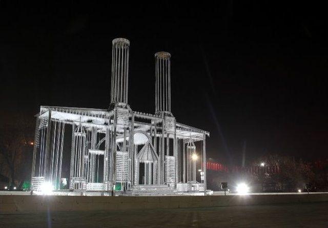 Buzla Yapılan Maket Çifte Minareler Medresesinin Gece Görüntüsü Büyüledi