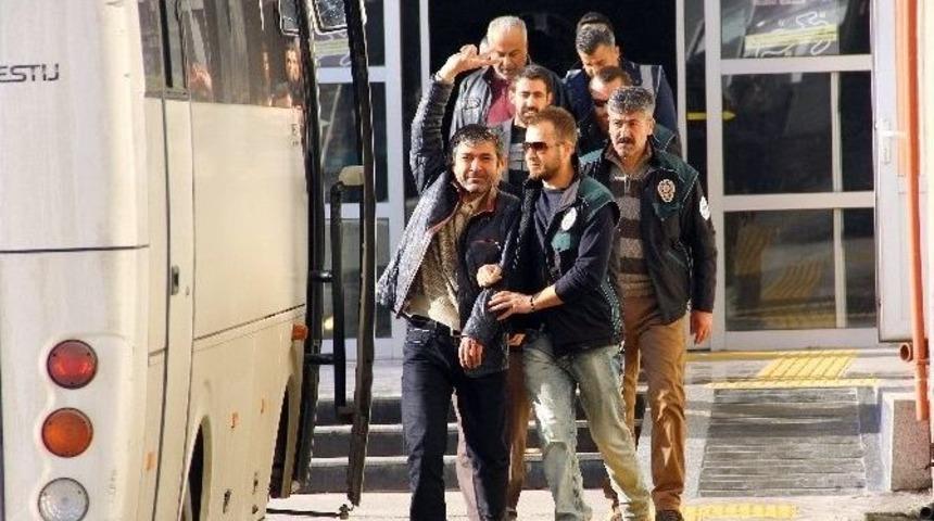 Mersin&rsquo;de Hdp&rsquo;li Belediye Başkanı Adliyeye Sevk Edildi