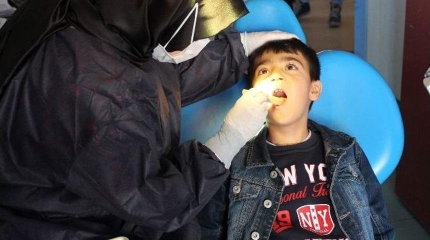 &Ccedil;al İl&ccedil;esinde 2 Bin &Ouml;ğrenciye G&ouml;z Ve Diş Taraması Yapıldı