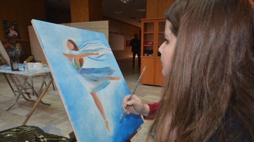 Y&uuml;ksekovalı Gen&ccedil;ler Hem Sanat &Ouml;ğreniyor Hem De Sınavlara Hazırlanıyor