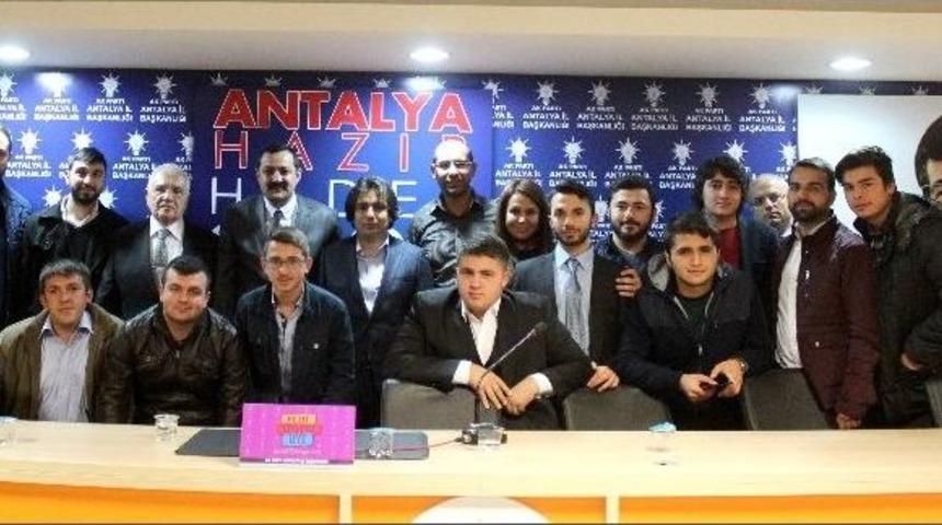 Vecdi G&ouml;n&uuml;l S&ouml;yleşiye Katıldı