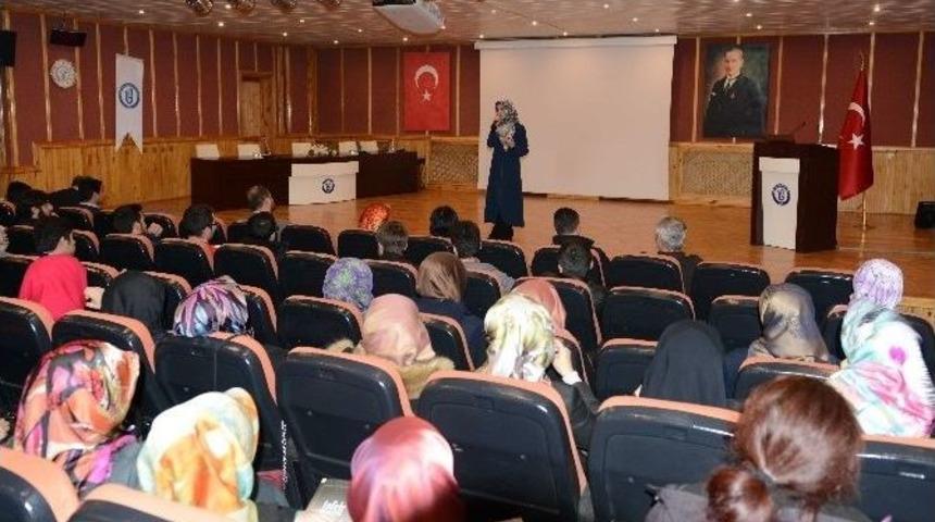 B&uuml;&rsquo;den &lsquo;gen&ccedil;lik&rsquo; Konferansı