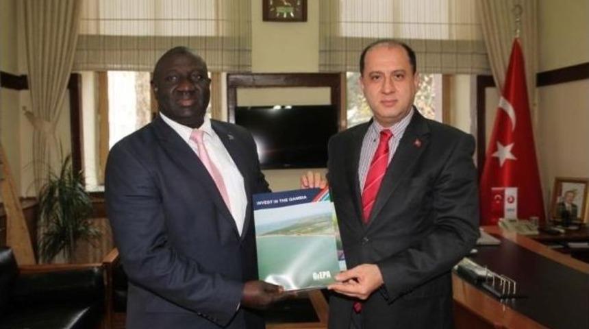 Gambiya B&uuml;y&uuml;kel&ccedil;isi Badjie&rsquo;den Vali &Ccedil;omaktekin&rsquo;e Ziyaret