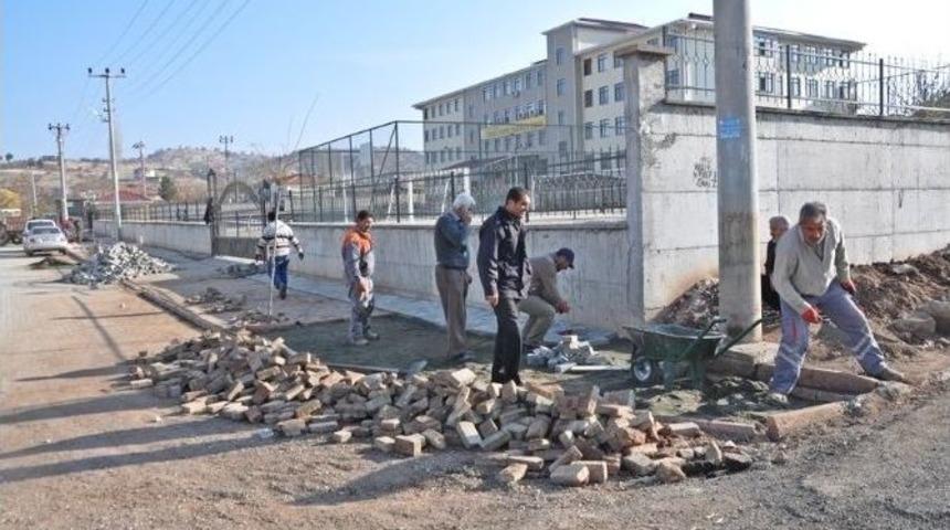 Mimar Sinan Mahallesinde Kaldırım &Ccedil;alışması Devam Ediyor