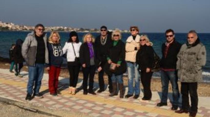 Fo&ccedil;alı Hayvanseverler Sokak Hayvanları İ&ccedil;in &Ccedil;&ouml;z&uuml;m Aradı