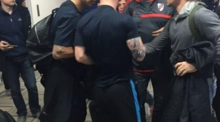 Messı&rsquo;ye Hakaret Edip &Uuml;zerine T&uuml;k&uuml;rd&uuml;ler