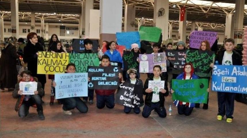 &Ouml;ğrenciler Pazarda Naylon Poşet Eylemi Yaptılar