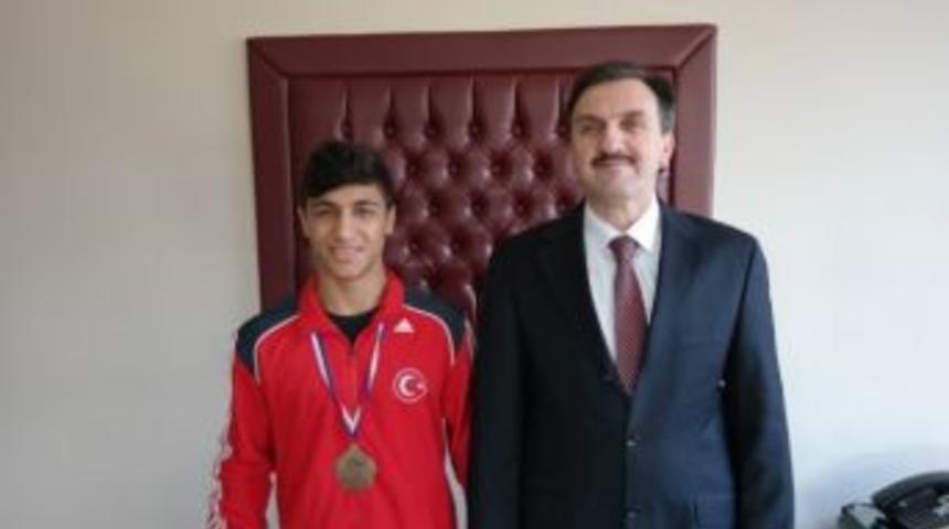 Manisa &Ouml;zel Şehzade Mehmet Lisesi&rsquo;ne Sırbistan&rsquo;dan Bronz Madalya