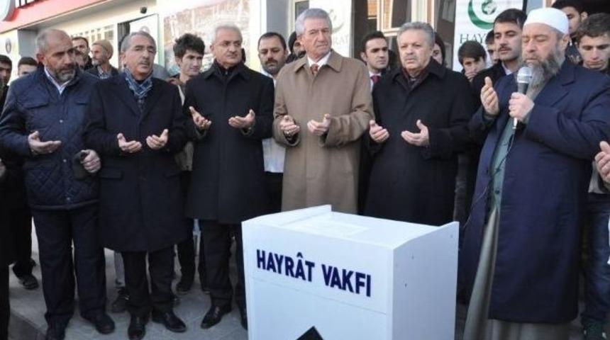 Vali Kahraman Bayırbucak T&uuml;rkmenlerine G&ouml;nderilen Yardım Tır&rsquo;ını Uğurladı