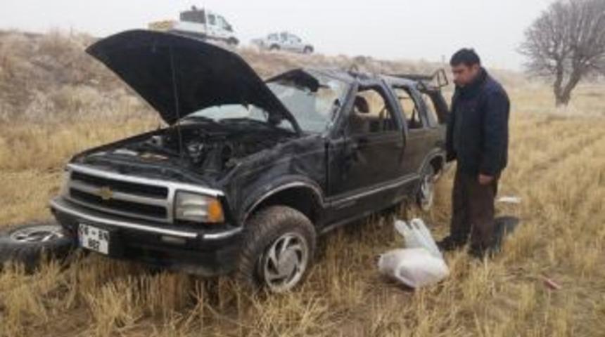 Otomobil Buzlu Yolda Takla Attı 1 Yaralı