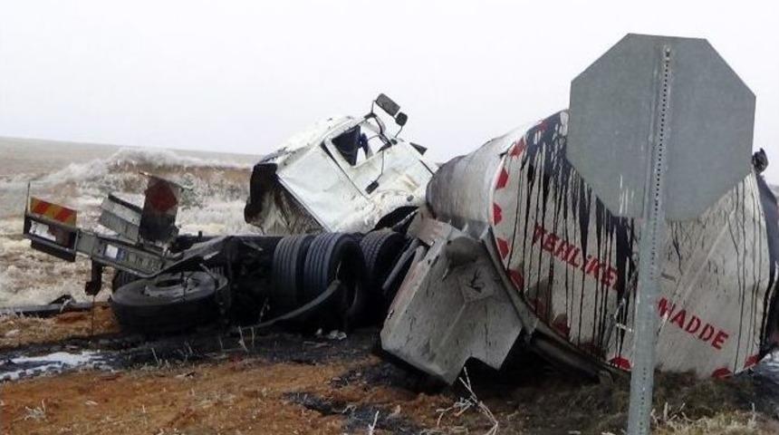 Kırıkkale&rsquo;de İki Ayrı Trafik Kazası: 3 &Ouml;l&uuml;, 17 Yaralı