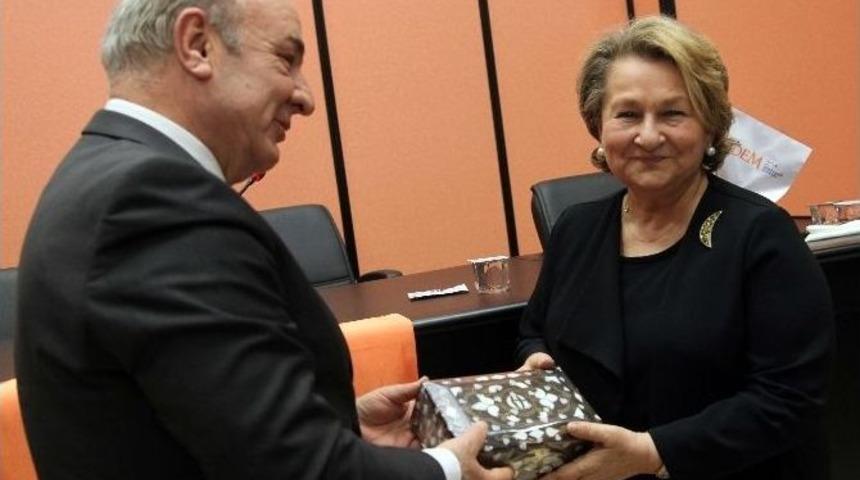 Ga&uuml;n&rsquo;de Kezban Hatemi İle Kadın Ve Adalet S&ouml;yleşisi Yapıldı