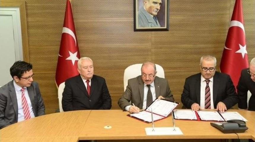 Hayırsever İşadamı &Ouml;zpek&rsquo;ten Eğitime 100 Bin Tl Destek