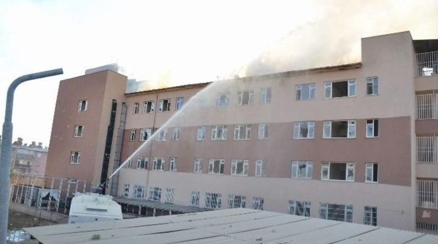 Atıl Hastane Binasında Yangın
