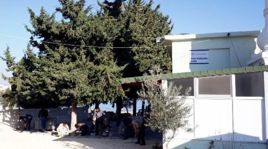 Erdemli Belediyesi, Camilere Hizmete Devam Ediyor