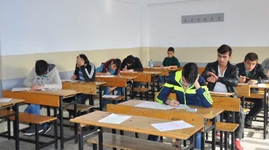 Liseli Gen&ccedil;ler &lsquo;siyer-i Nebi&rsquo; İ&ccedil;in Yarıştı