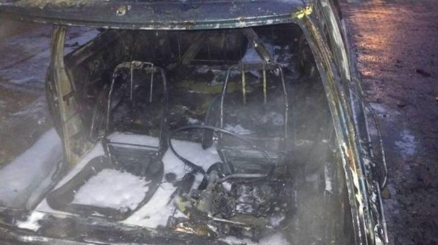 Efeler&rsquo;de Park Halindeki Ara&ccedil; Yandı