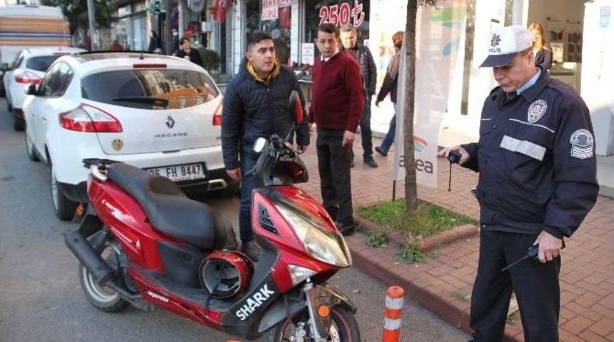 Motosiklet Yayaya &Ccedil;arptı