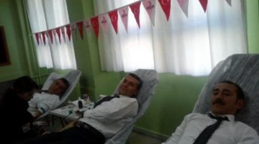 İlkokulda Kan Bağış Kampanyası