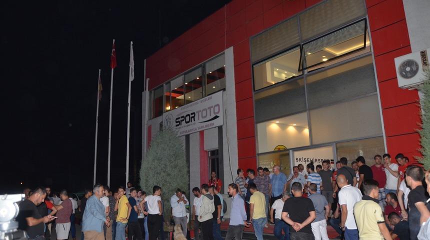 Eskişehirspor kapanma tehlikesiyle karşı karşıya kaldı!