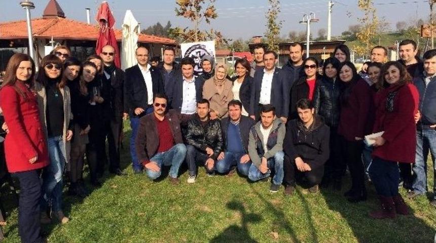 Acil Servis &Ccedil;alışanları Bir Yılın Yorgunluğunu Attı