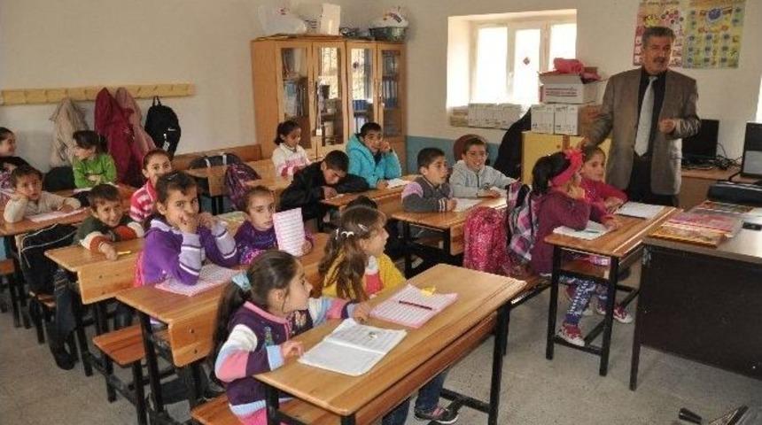 35 Yıl Sonra &Ccedil;ocukları Okullu Oldu