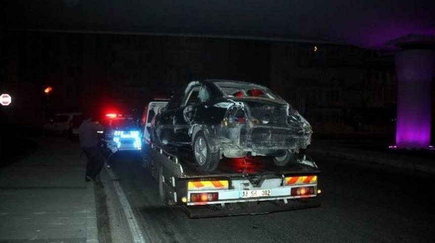 S&uuml;r&uuml;c&uuml;s&uuml;n&uuml;n Direksiyon Hakimiyetini Kaybettiği Otomobil Ağaca &Ccedil;arparak Durabildi