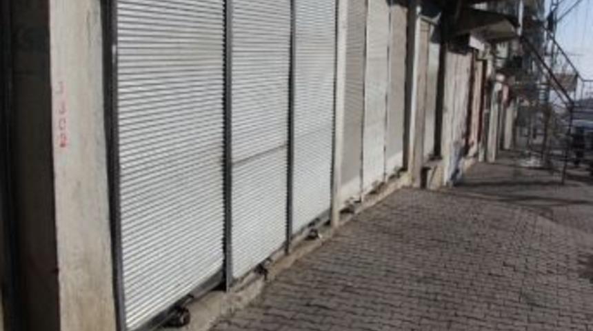 Başkale&rsquo;de Kepenkler A&ccedil;ılmadı