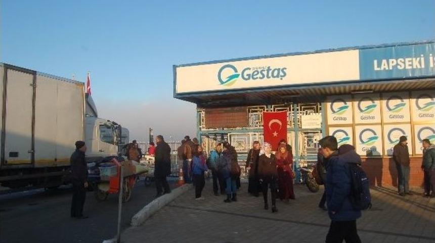 Feribotlar Durdu, Vatandaş Mağdur Oldu