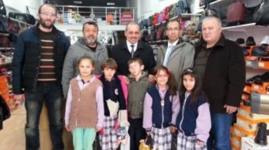 Dinar&rsquo;da Semerkand Ve Dim&ccedil;ek&rsquo;ten &Ouml;ğrencilere Yardım