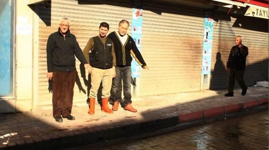 Balık&ccedil;ılar Pazarı Esnafı&rsquo;ndan B&uuml;y&uuml;kşehir&rsquo;e Kaldırım Teşekk&uuml;r&uuml;