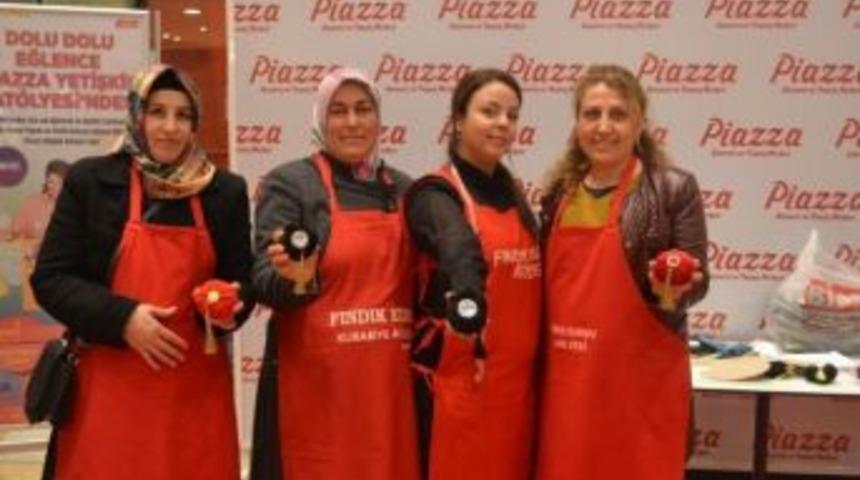 Piazza Avm&rsquo;deki Lavanta Kesesi Yapımı Renkli G&ouml;r&uuml;nt&uuml;lere Sahne Oldu