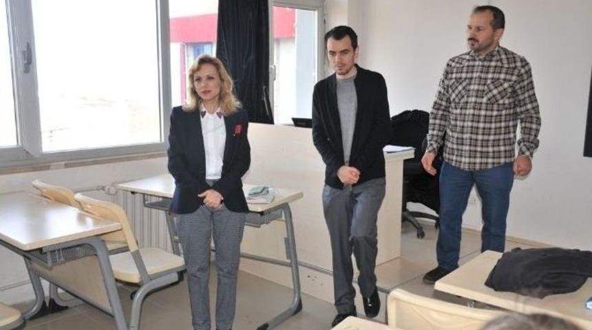 Spor Bilimleri Fak&uuml;ltesi&rsquo;nde "aşmak İ&ccedil;in Hareket" Farkındalık Eğitimleri