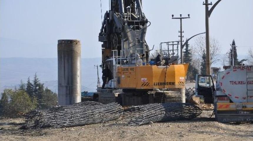 Mezarlık B&ouml;lgesindeki Fore Kazık &Ccedil;alışması Devam Ediyor