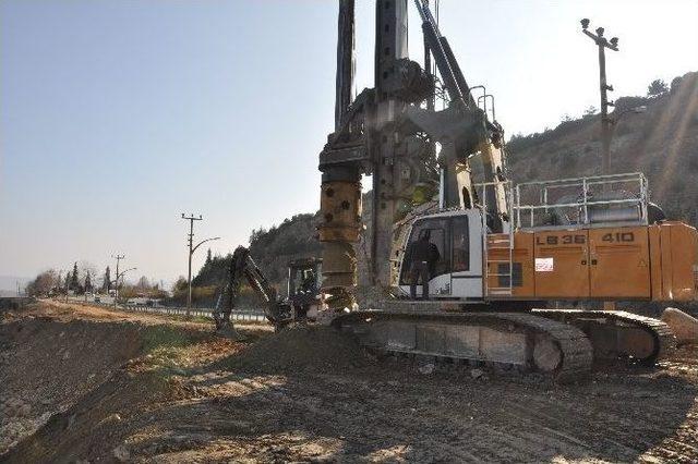 Mezarlık Bölgesindeki Fore Kazık Çalışması Devam Ediyor