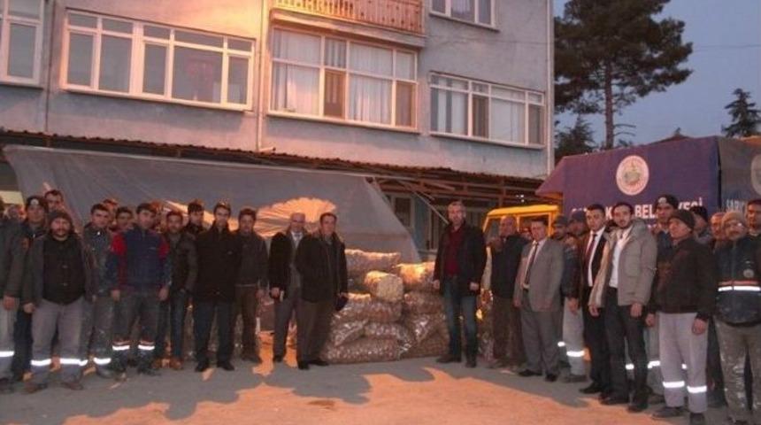 Belediye Personeline Birer &Ccedil;uval Patates Hediye